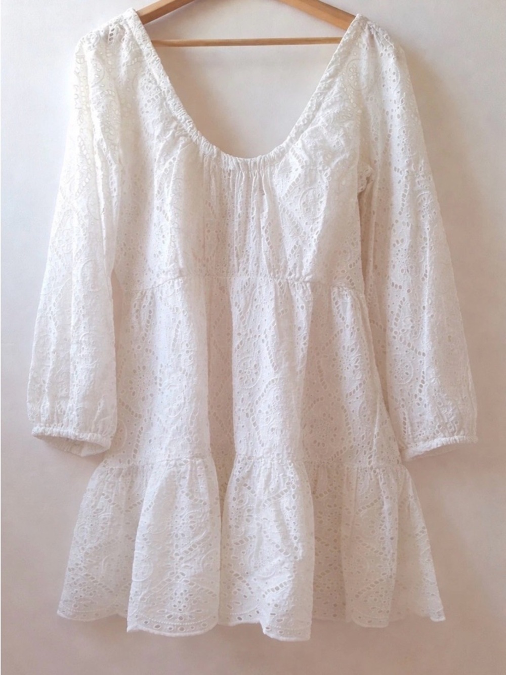 Veronica Beard White Eyelet Mini Dress Size 4 Boho Long Sleeve Scalloped Hem